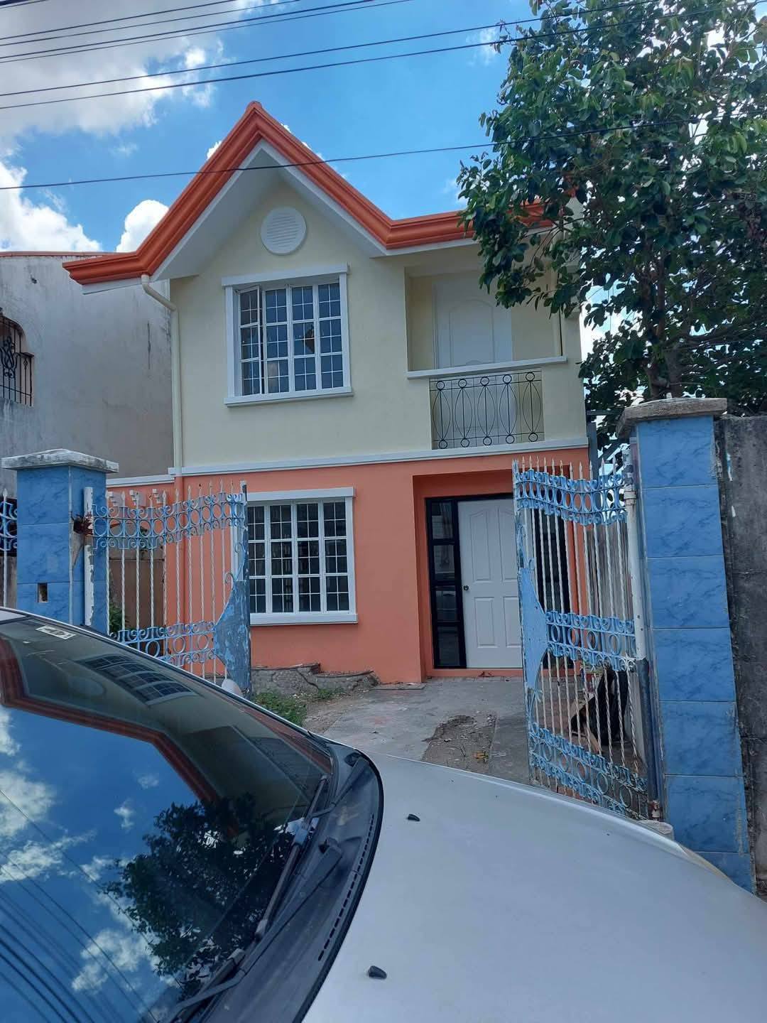 Vanessa - Brentwood Village