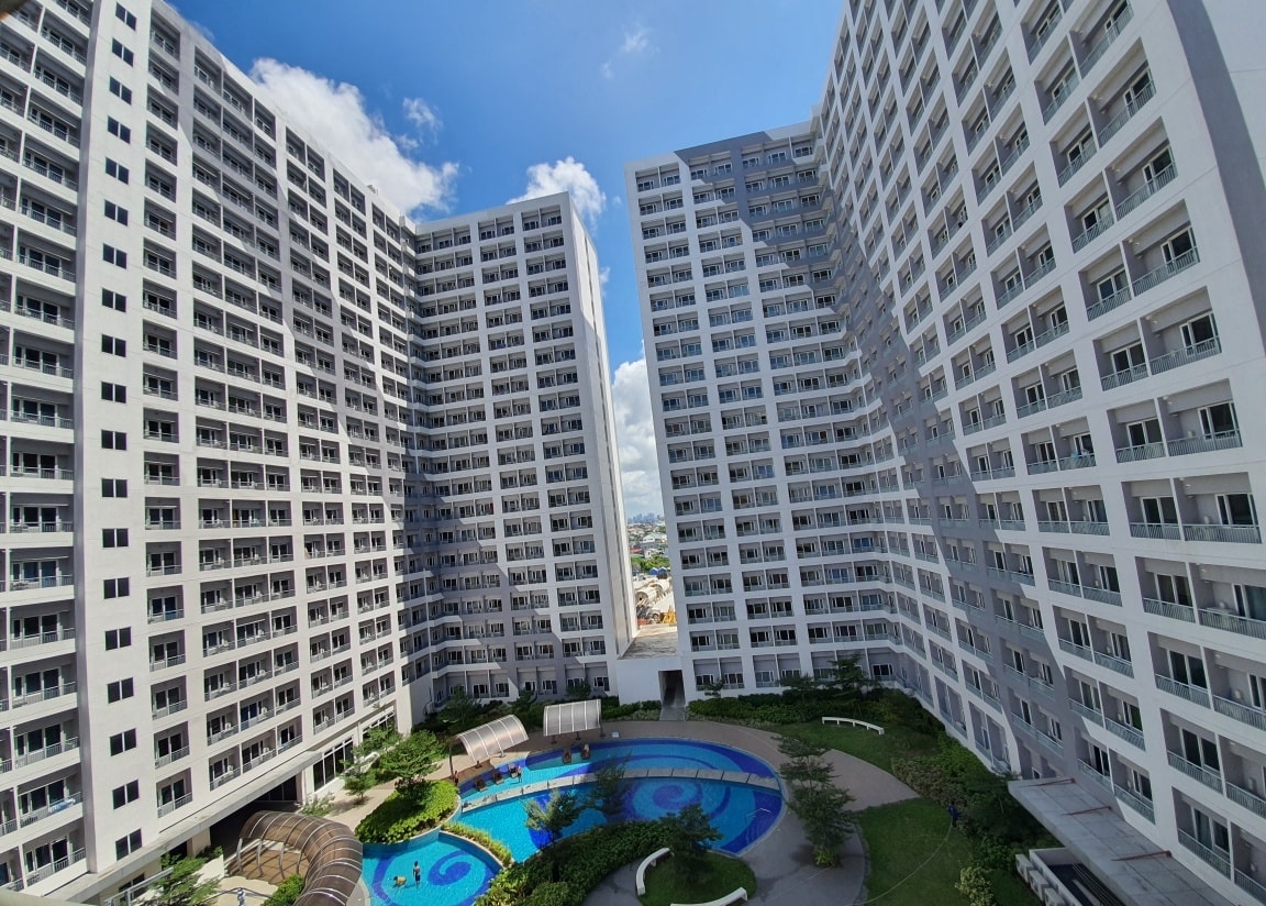 1 Bedroom Den End with balcony - Gem Residences