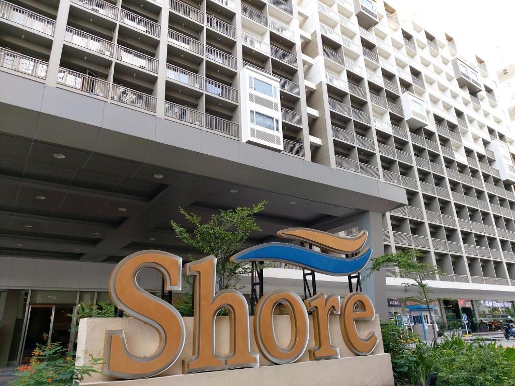 2 Bedroom with balcony - Shore Residences
