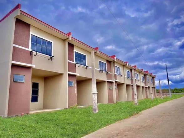 Arianna Townhouse Inner Unit - Celadon Village