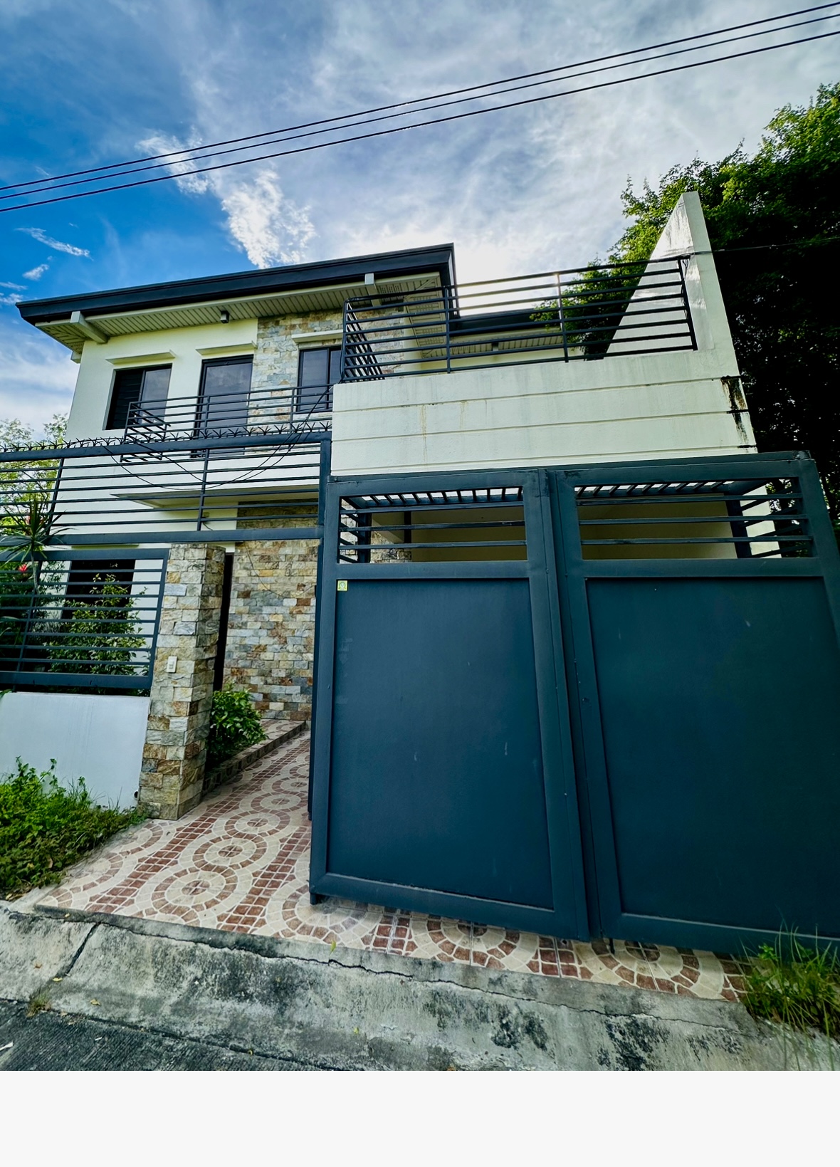 House and Lot for sale near MARQUEE MALL in ANGELES CUTY