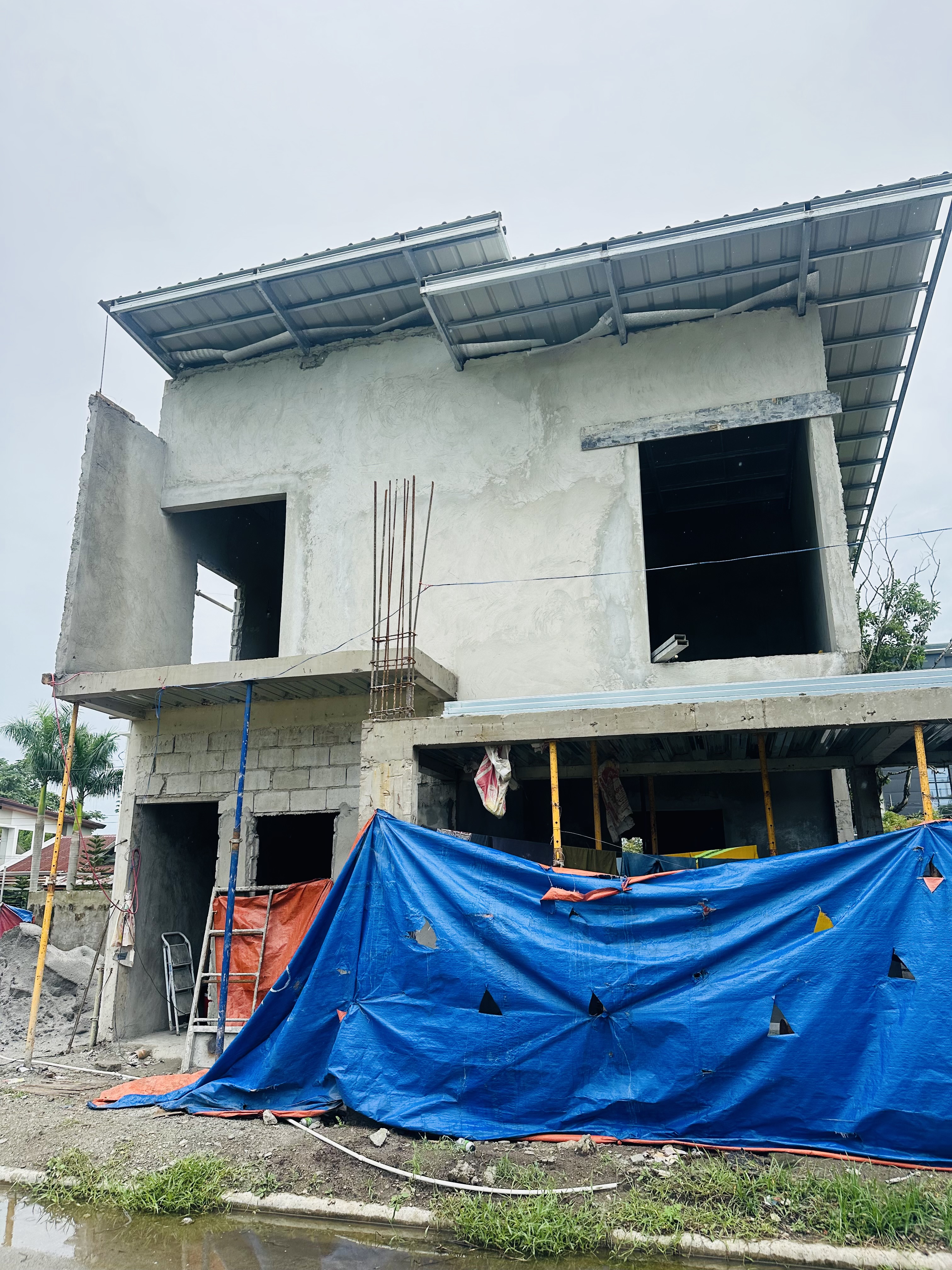 HOUSE AND LOT FOR SALE WITH POOL in ANGELES CITY