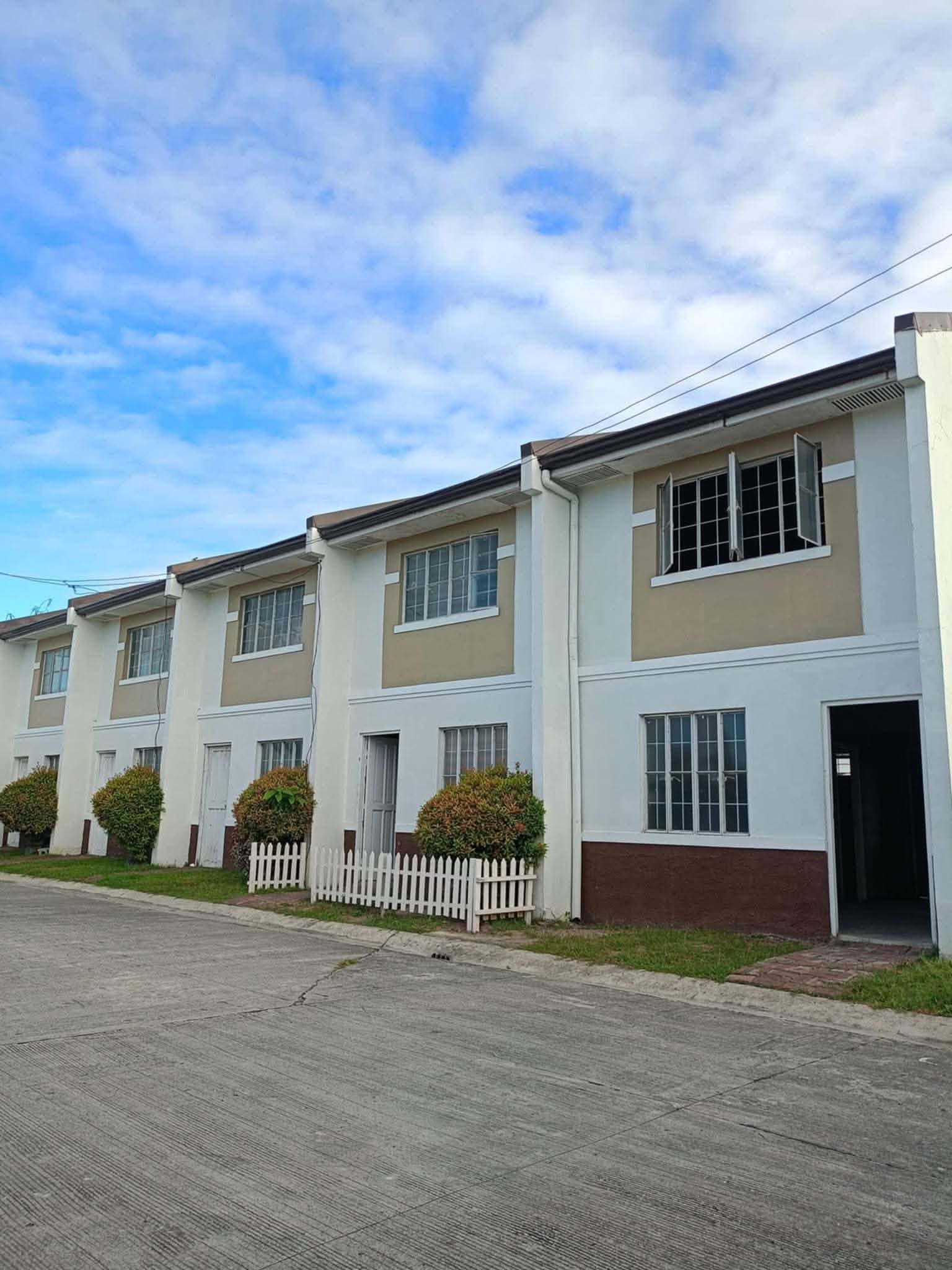 Townhouse 33 - Brentwood Residences 3
