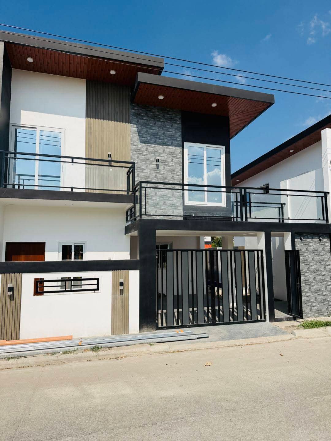 Semi furnished House and Lot For Sale Ready for Occupancy ‼️