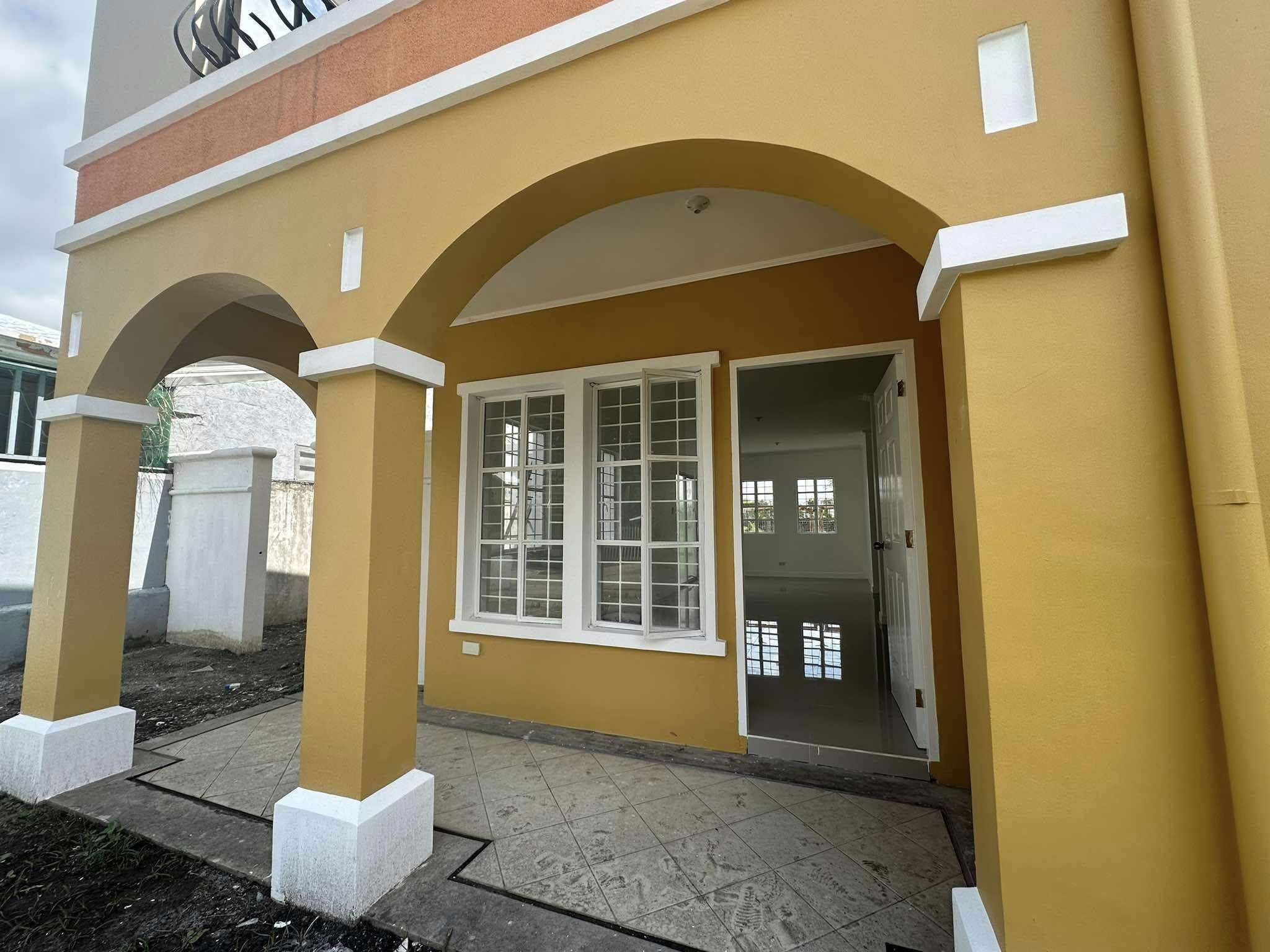 Chantalle - Brentwood Village