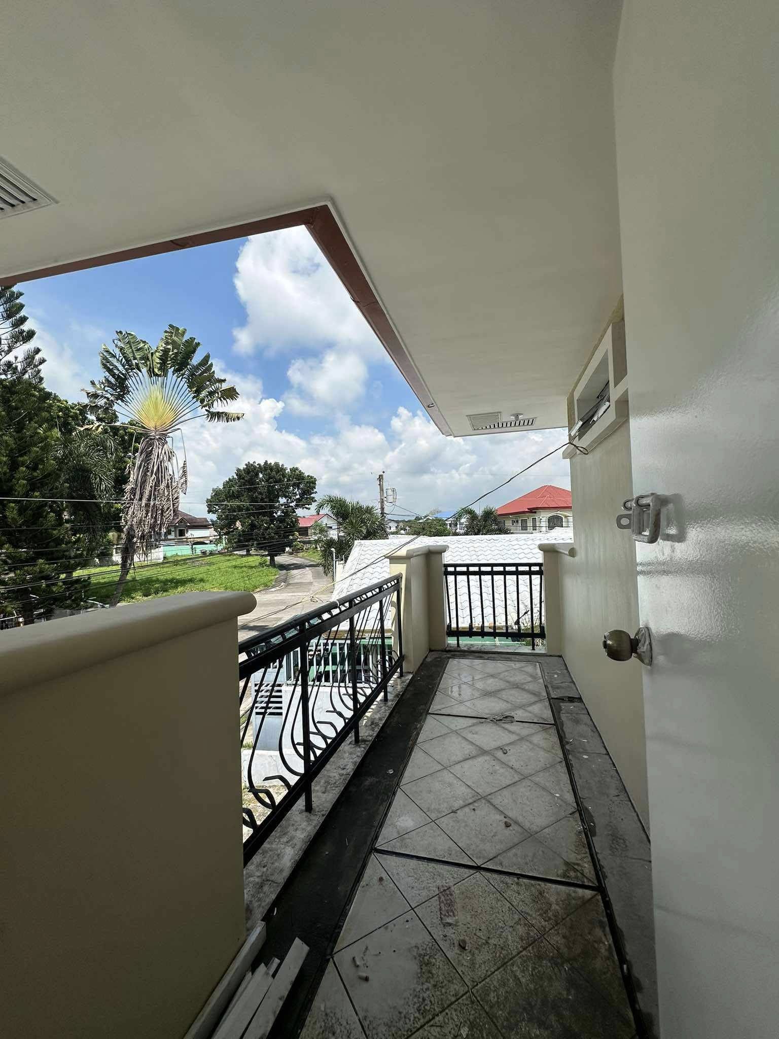 Chantalle - Brentwood Village