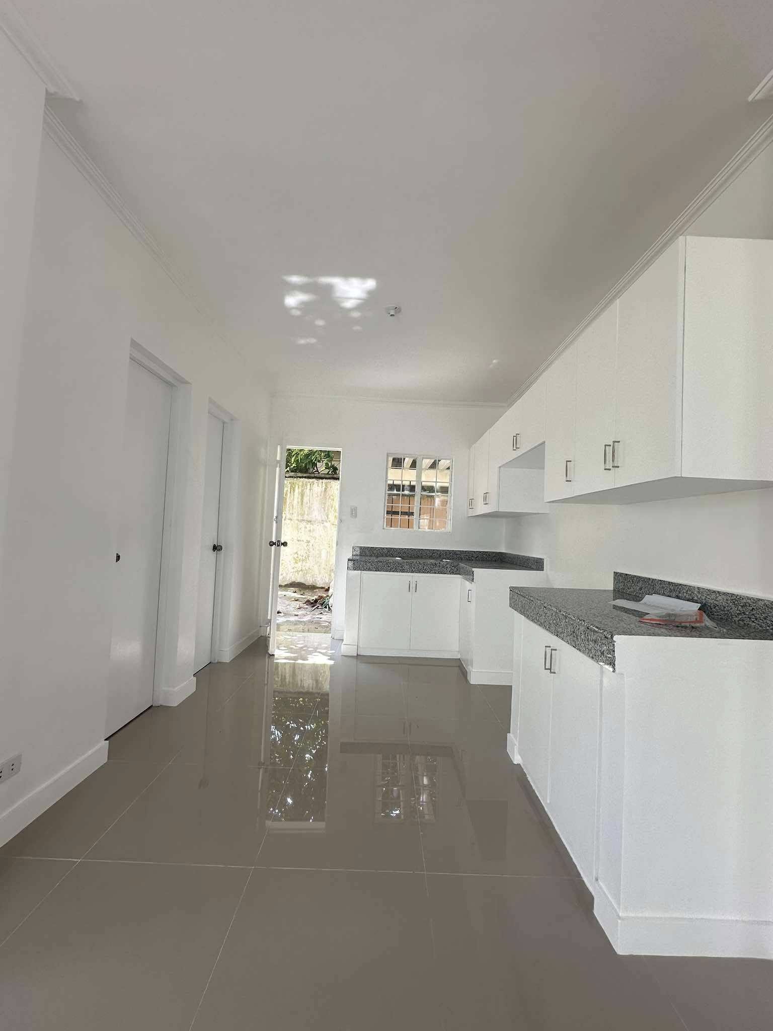 Chantalle - Brentwood Village