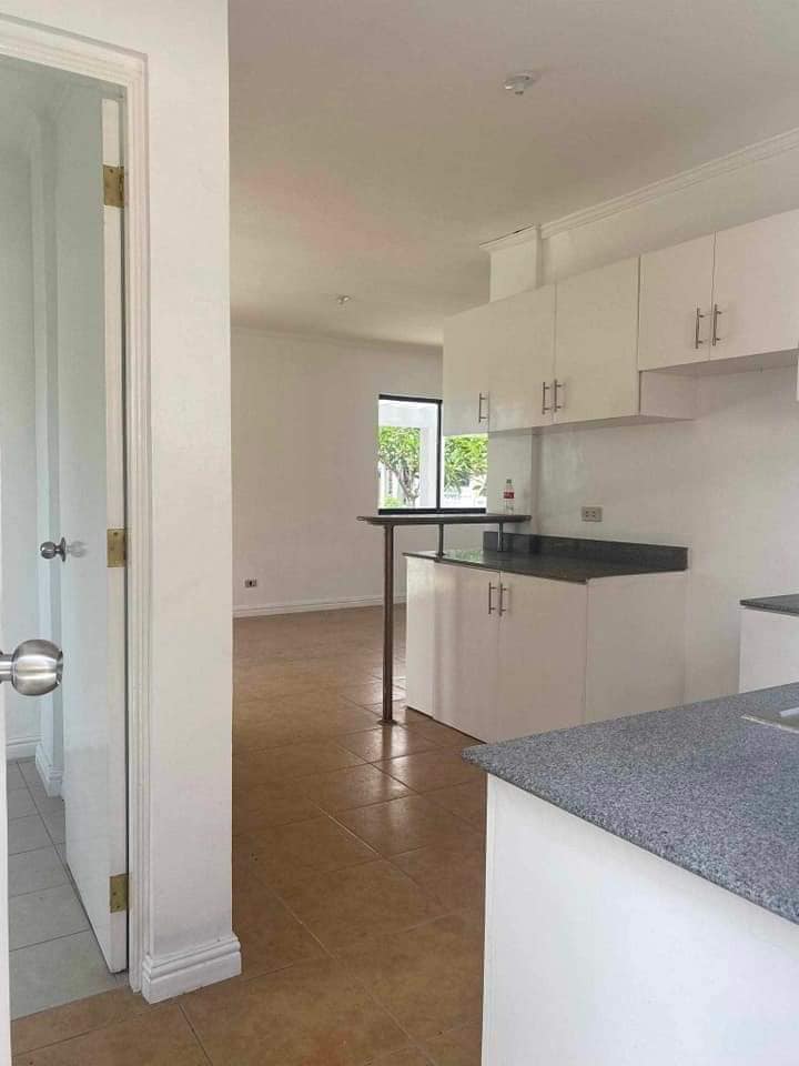 Giselle - Brentwood Village