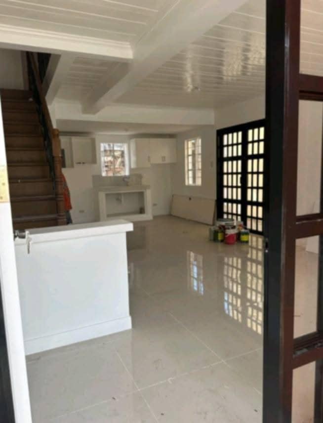 Vanessa - Brentwood Village