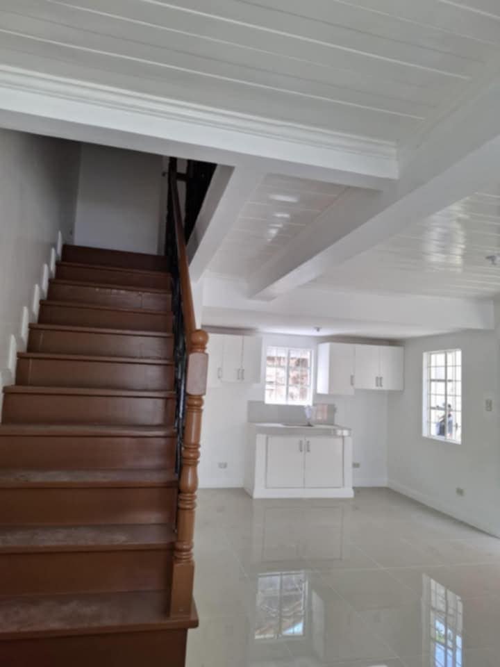 Vanessa - Brentwood Village