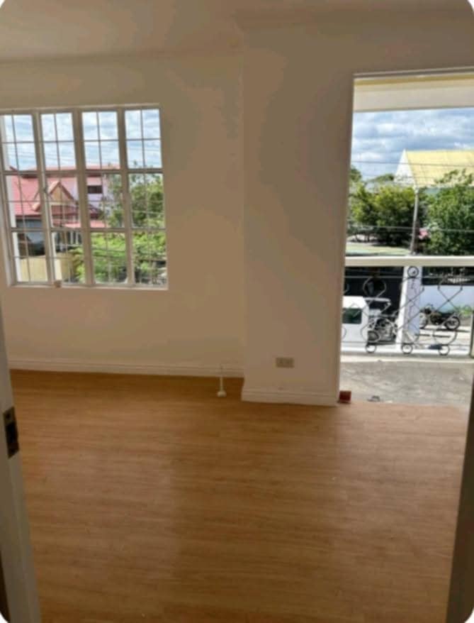 Vanessa - Brentwood Village