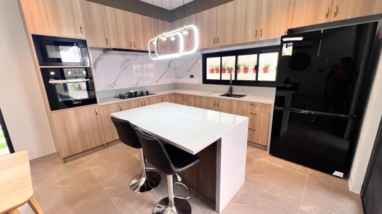 Brandnew Modern Elegant Home with Pool