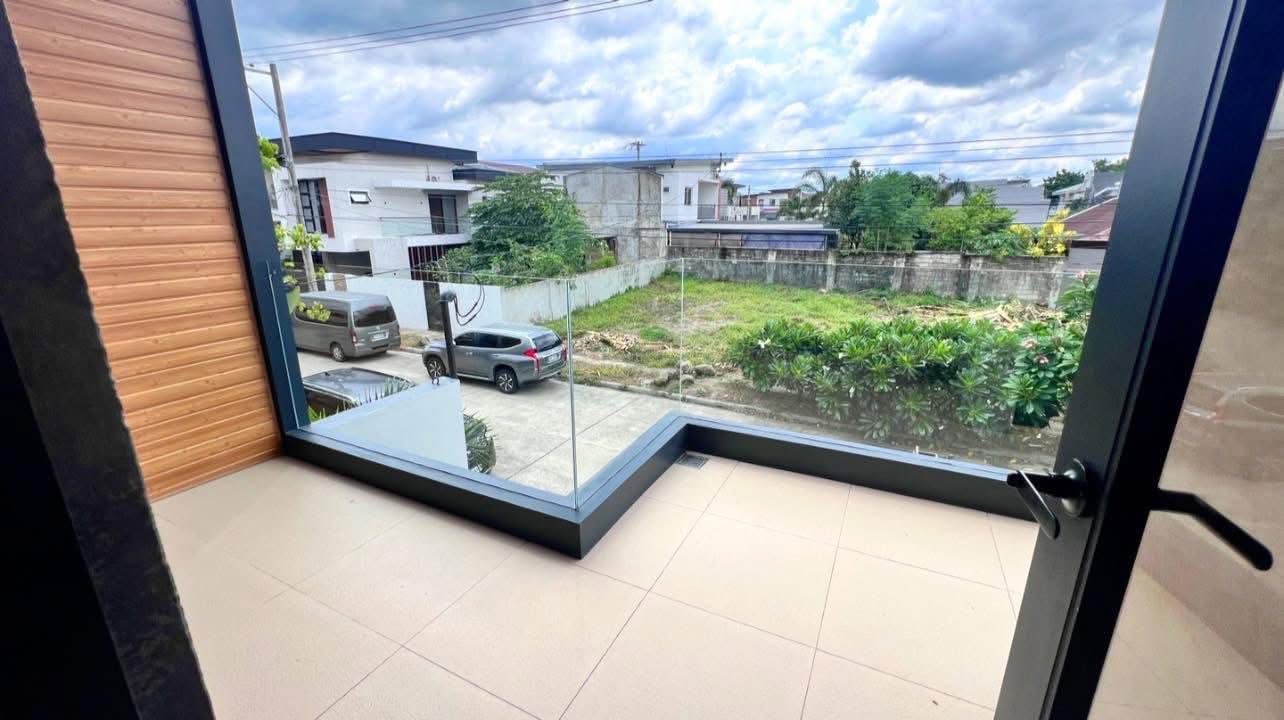 Brandnew Modern Elegant Home with Pool