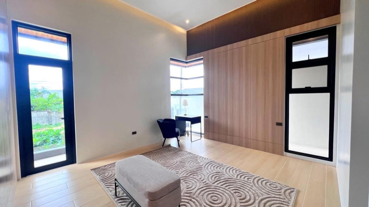 Brandnew Modern Elegant Home with Pool