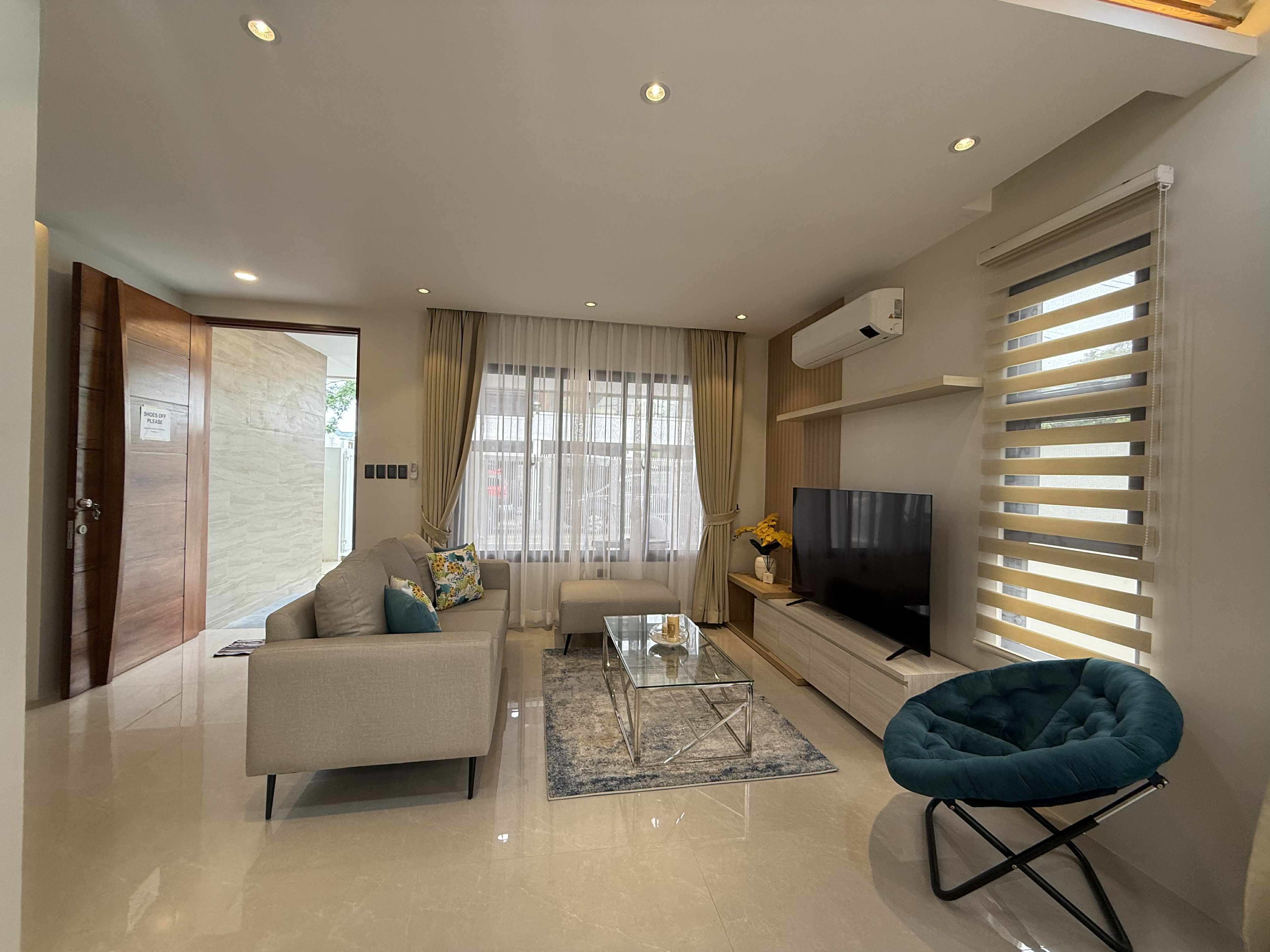 Brandnew Modern Contemporary 