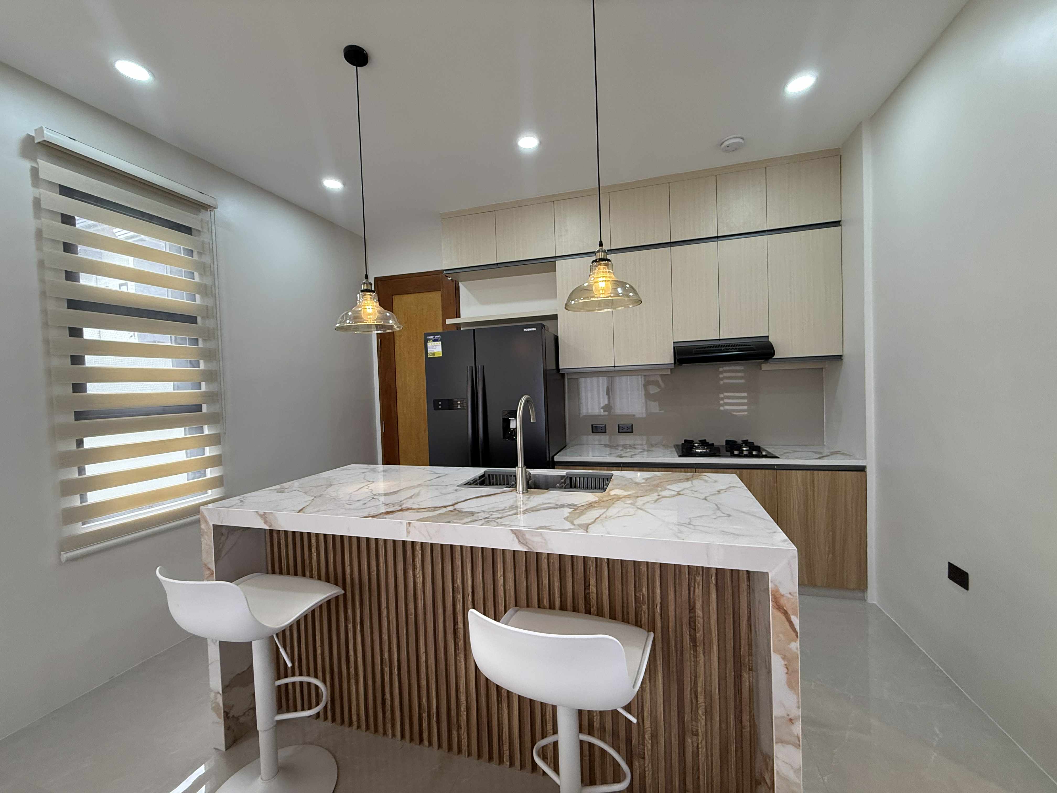 Brandnew Modern Contemporary 