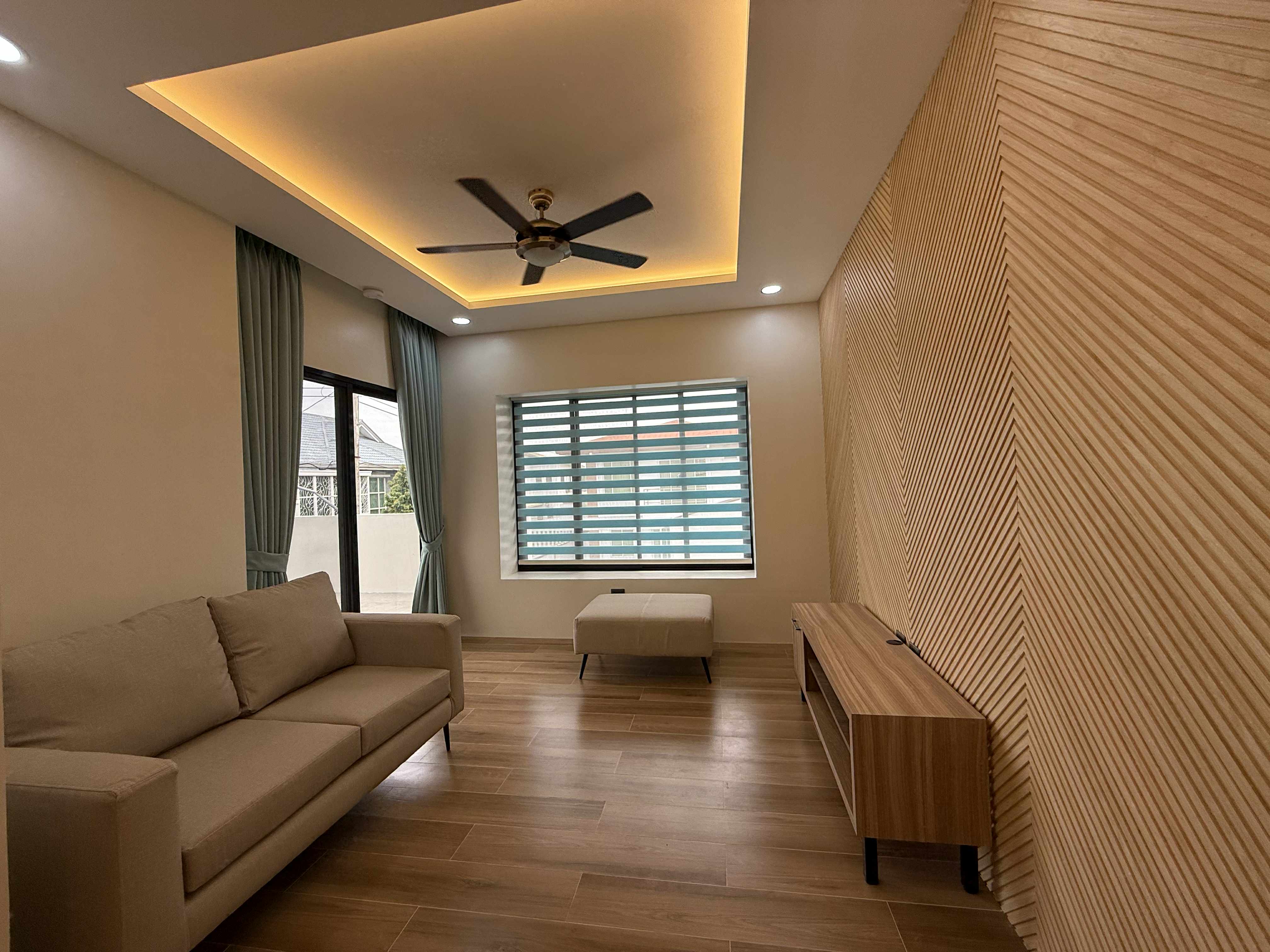 Brandnew Modern Contemporary 