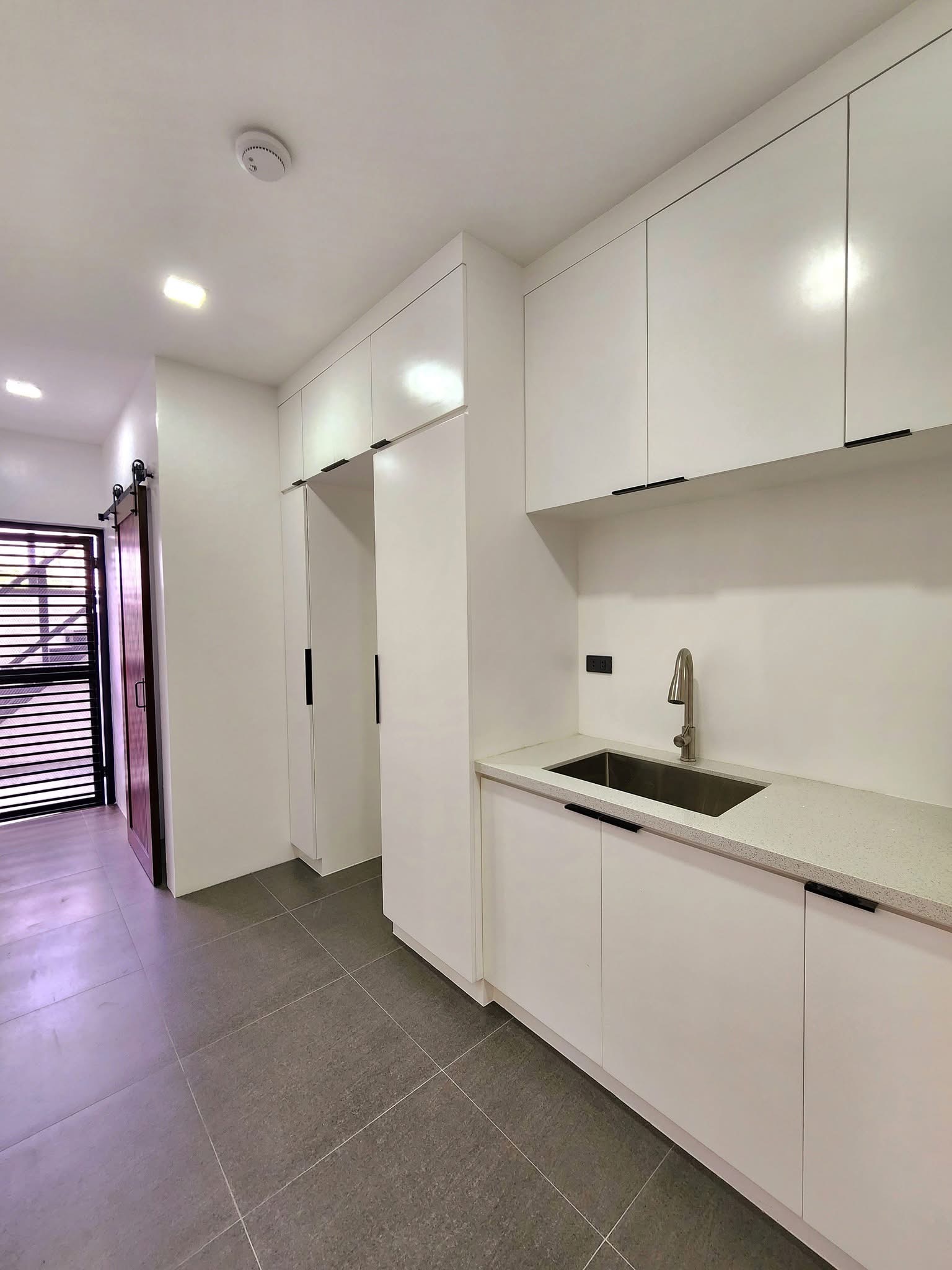 Brandnew Modern High Ceiling House for Sale near Clark 