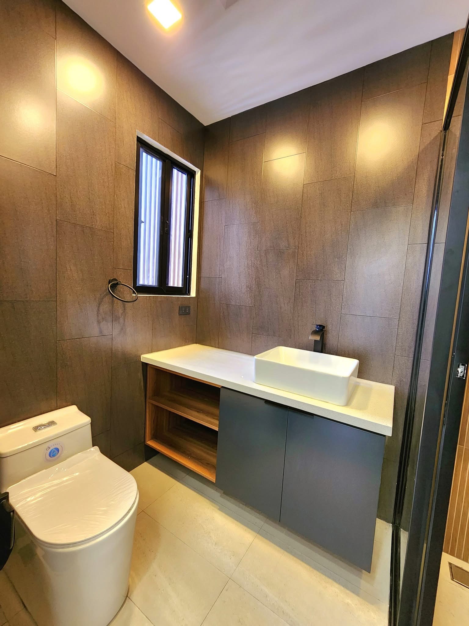 Brandnew Modern High Ceiling House for Sale near Clark 