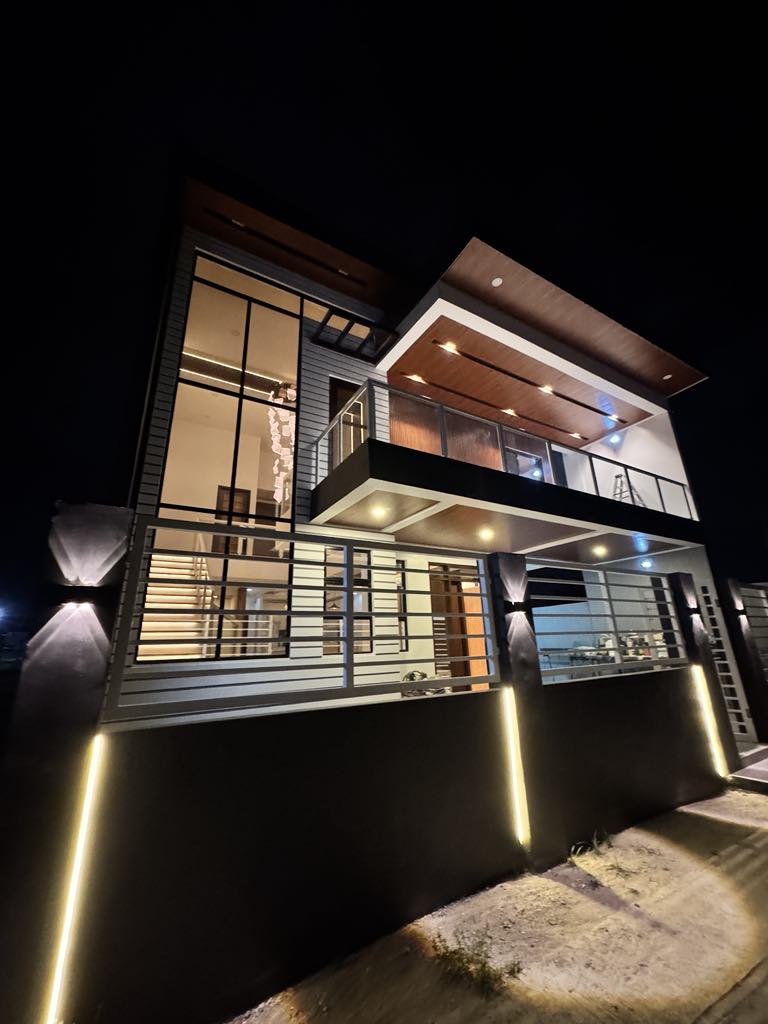 NEWLY CONSTRUCTED 2 STOREY HOUSE WITH DIPPING POOL IN ANGELES CITY