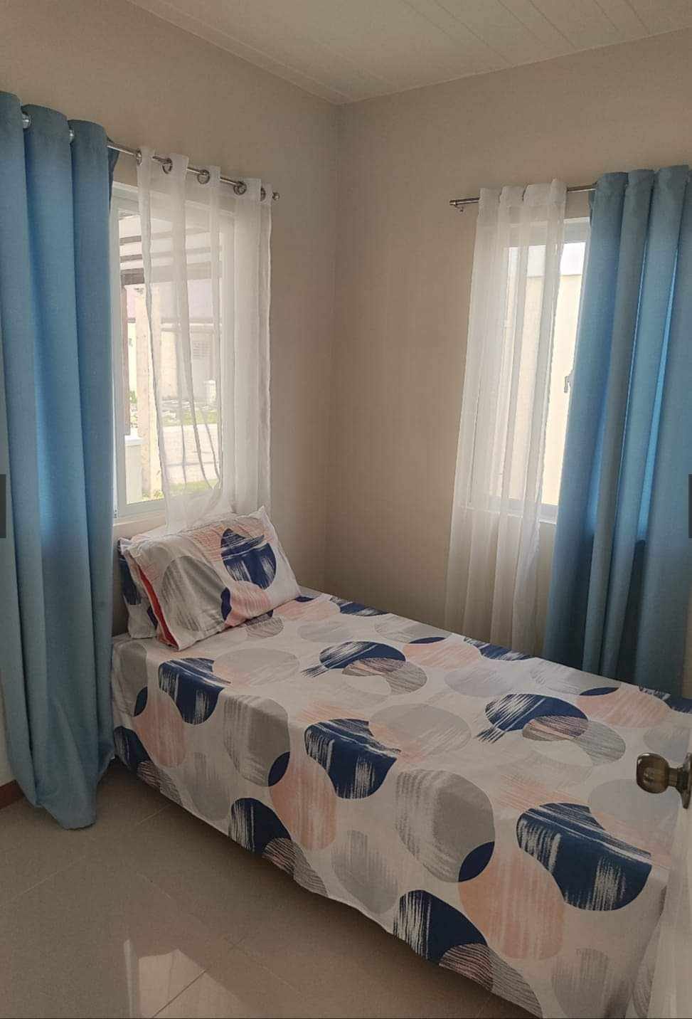 Eugenie - Solana Zaragoza