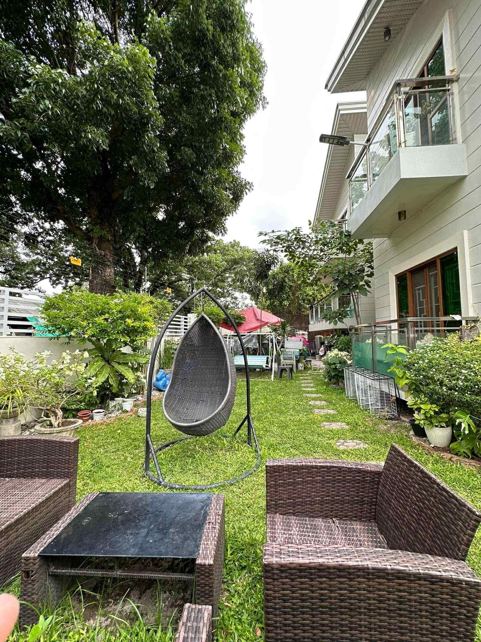 CORNER LOT HOUSE FOR SALE NEAR ROCKWELL