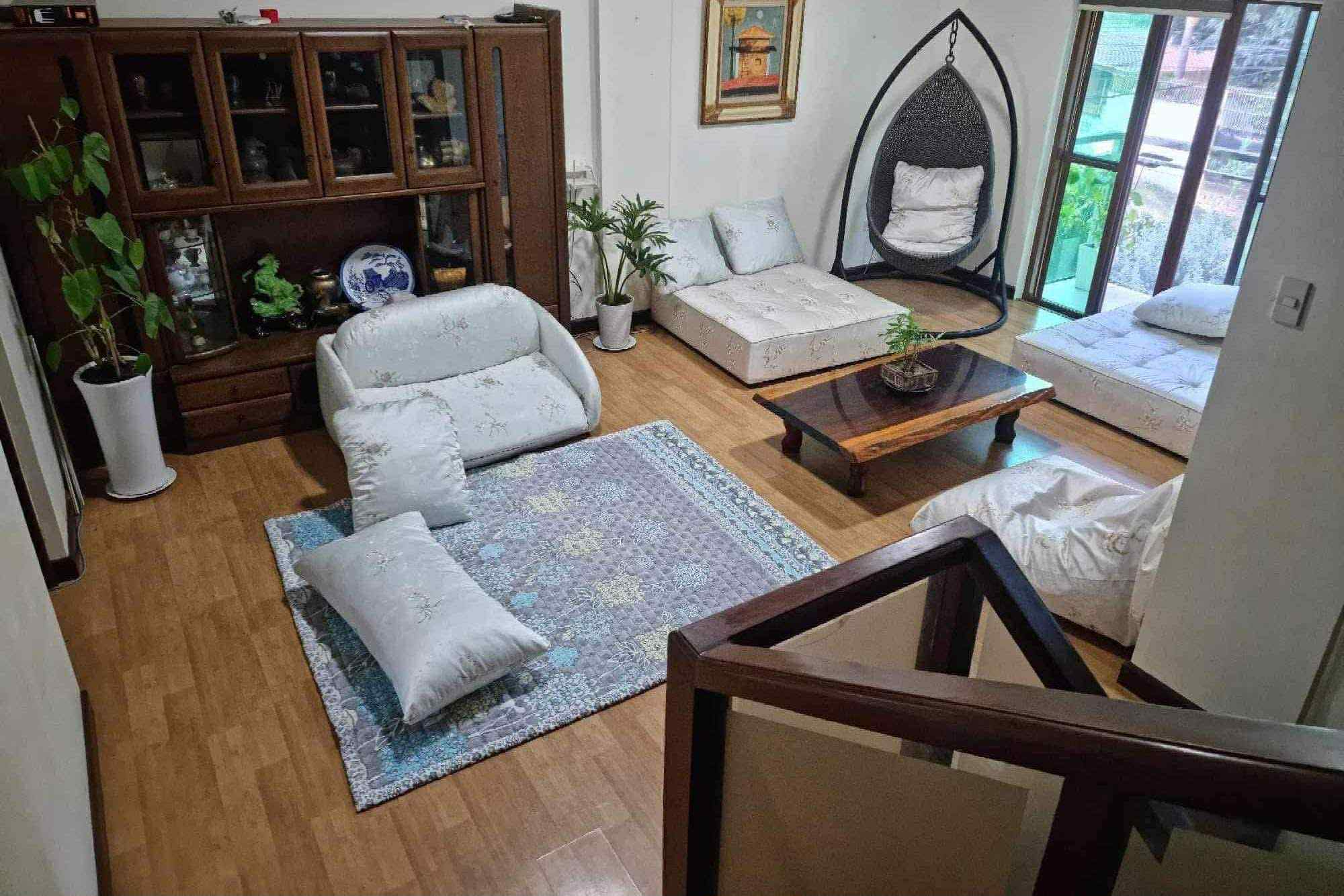 CORNER LOT HOUSE FOR SALE NEAR ROCKWELL