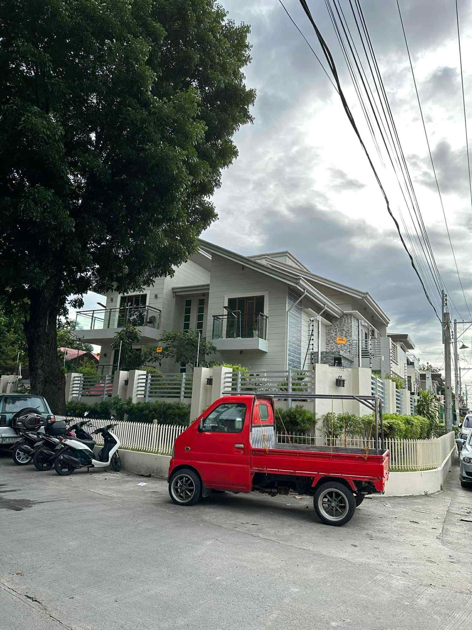 CORNER LOT HOUSE FOR SALE NEAR ROCKWELL