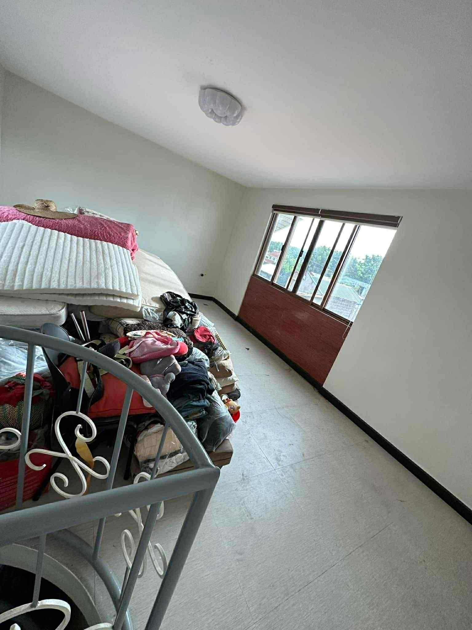 CORNER LOT HOUSE FOR SALE NEAR ROCKWELL